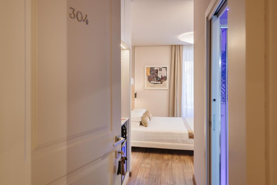 Other, Photo of the whole room, Decorative detail, Bedroom