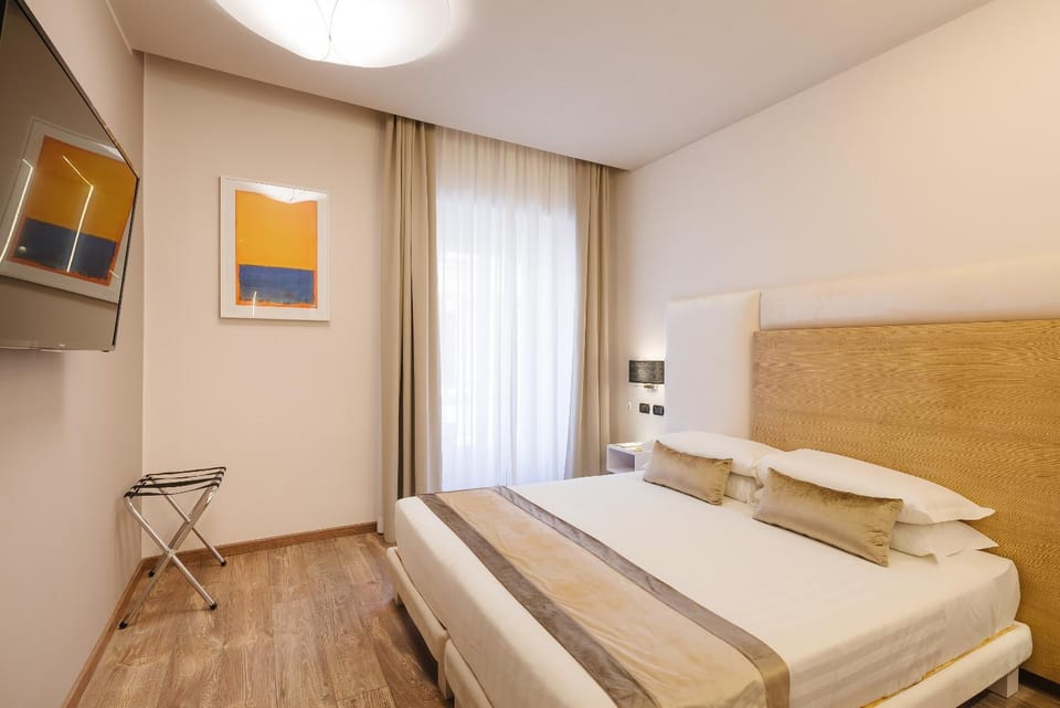 Other, Photo of the whole room, Decorative detail, Bedroom