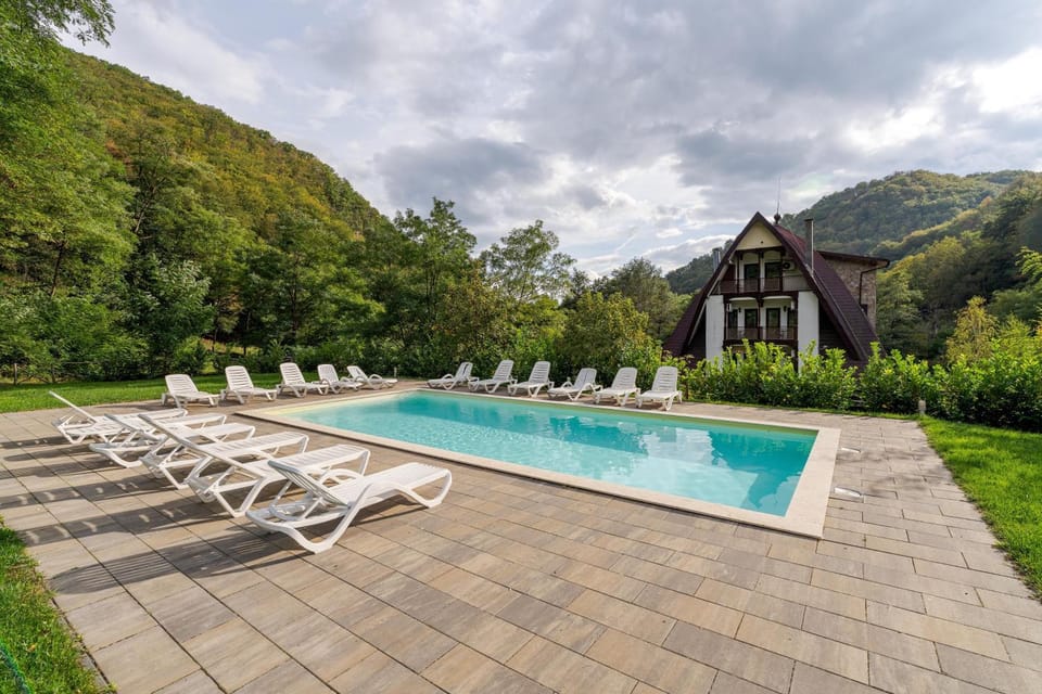 Pension Casa Vanatorilor Bed and Breakfast in Romania