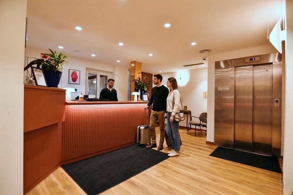 Lobby or reception, elevator