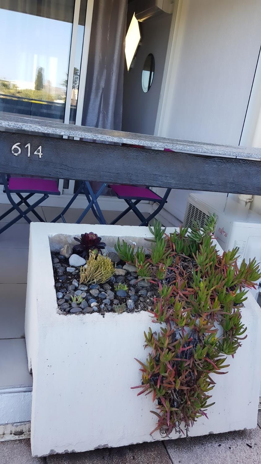 Property building, Balcony/Terrace