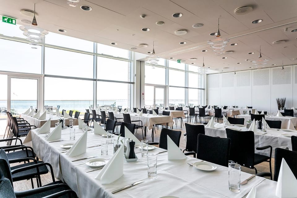 Restaurant/places to eat, Banquet/Function facilities, Sea view