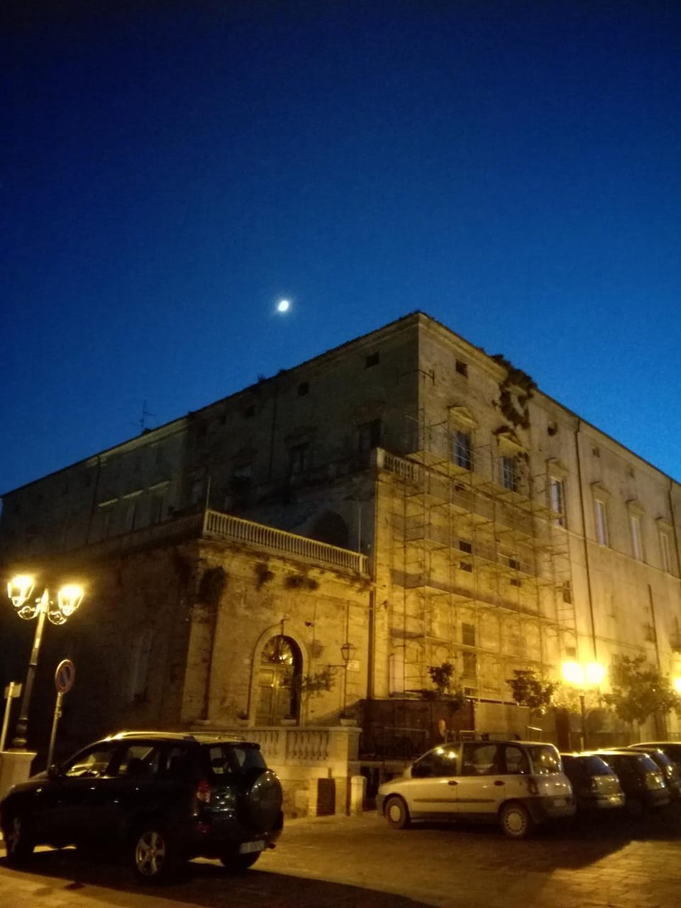 Nearby landmark, Night, Neighbourhood, Other, Area and facilities, Seasons, Location