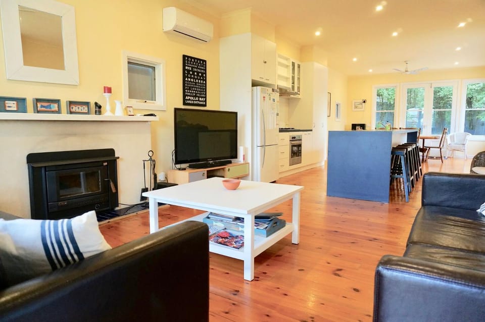 Dinghy s Rest House in Melbourne