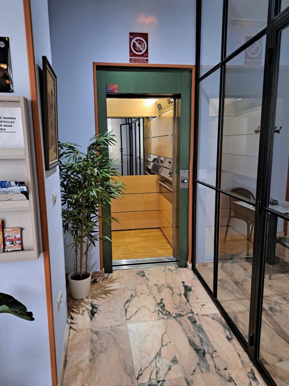 Lobby or reception, elevator