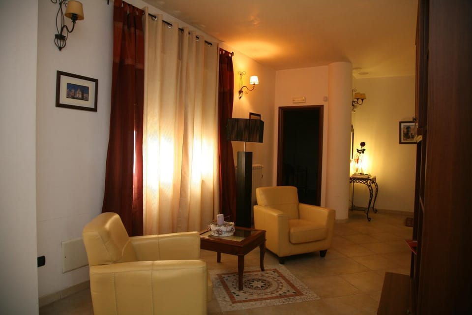 Communal lounge/ TV room, Evening entertainment, Area and facilities, Entertainment