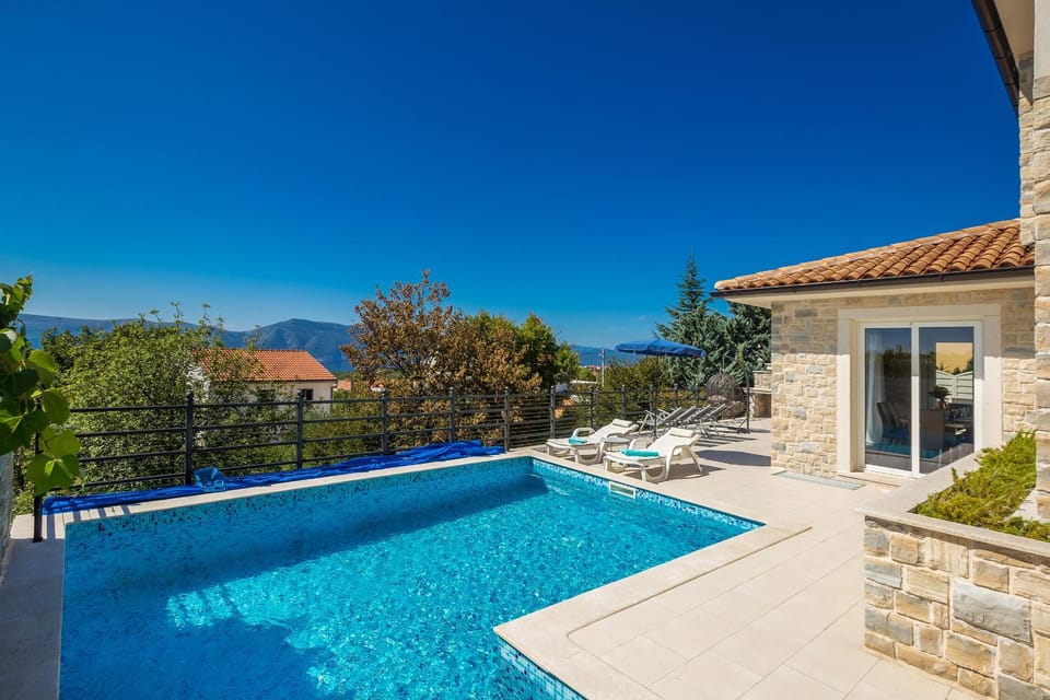 Swimming pool, sunbed