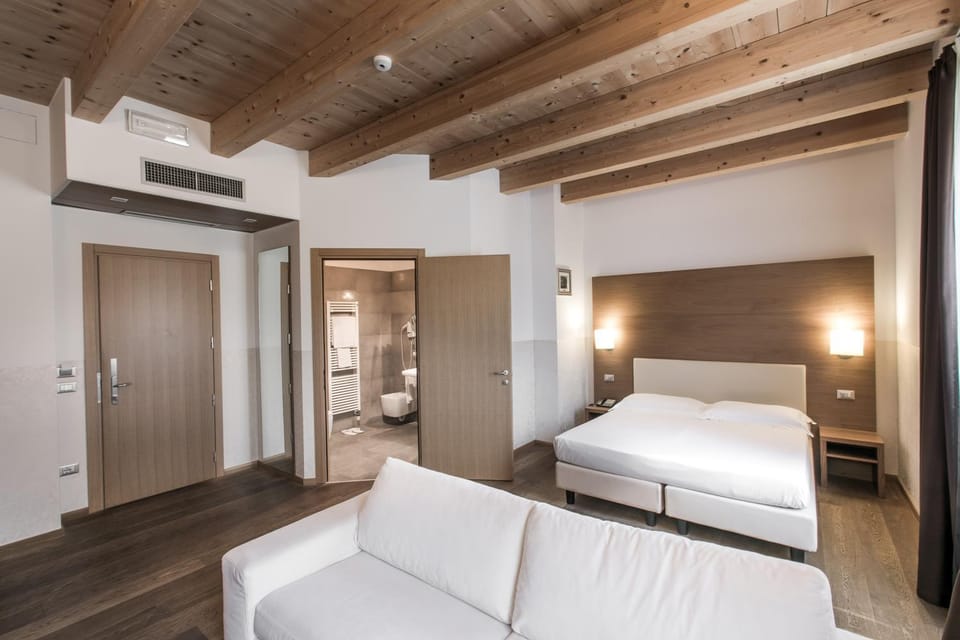 Seating area, Bedroom