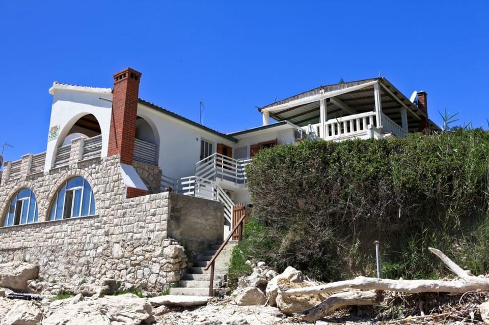 Property building, Facade/entrance, Beach