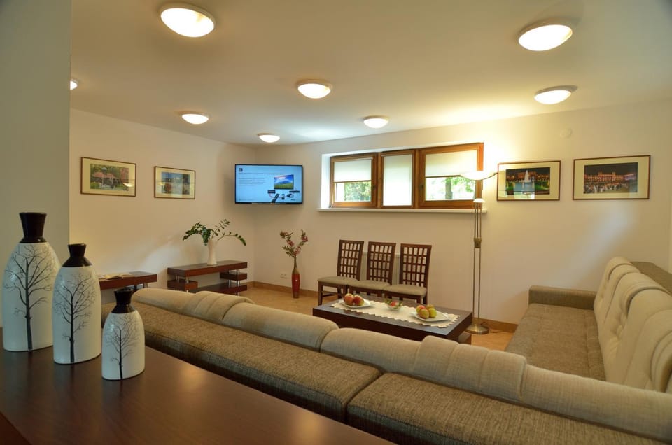 Communal lounge/ TV room