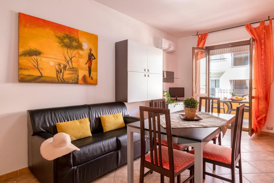 Living room, Seating area, Dining area