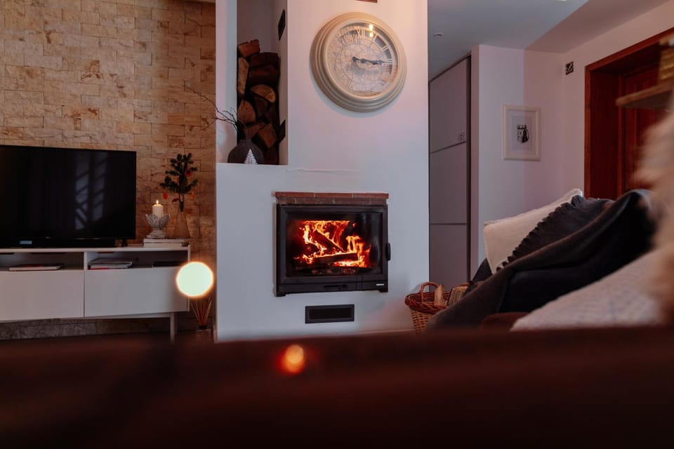 Casa Domestic, a modern guest house in the transylvanian countryside House in Brașov County