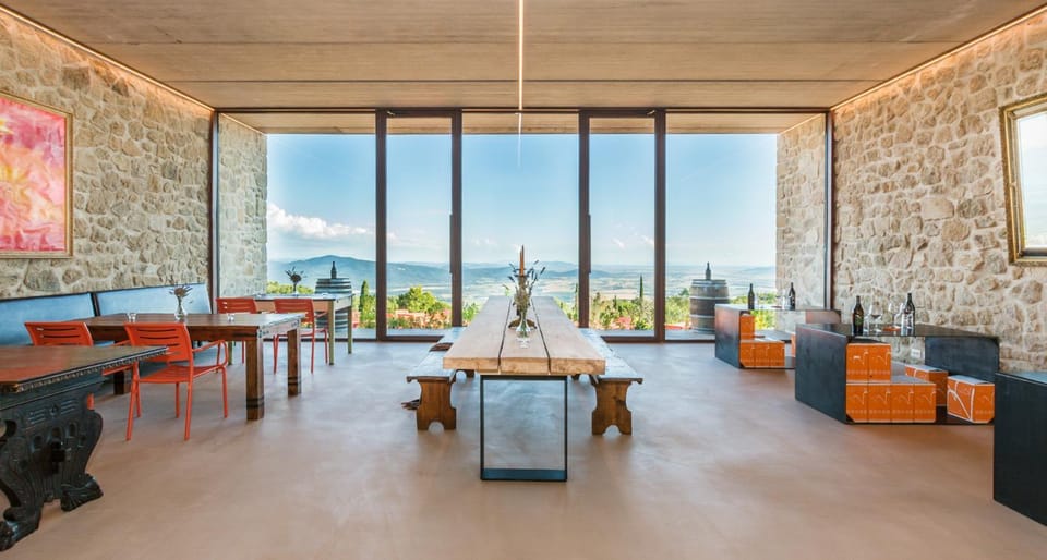 Property building, Patio, Restaurant/places to eat, View (from property/room), Balcony/Terrace, Lounge or bar, Food and drinks, Banquet/Function facilities, Dining area, Mountain view, Sea view, Drinks, Alcoholic drinks, Non alcoholic drinks, wedding