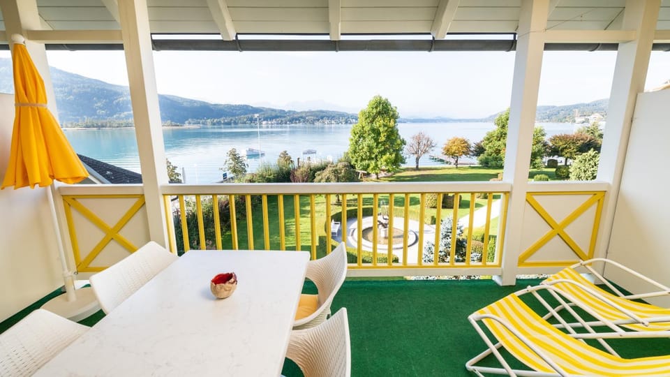 Balcony/Terrace, Lake view