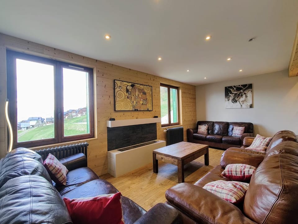 Communal lounge/ TV room