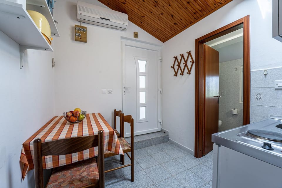 Kitchen or kitchenette, kitchen, kitchen