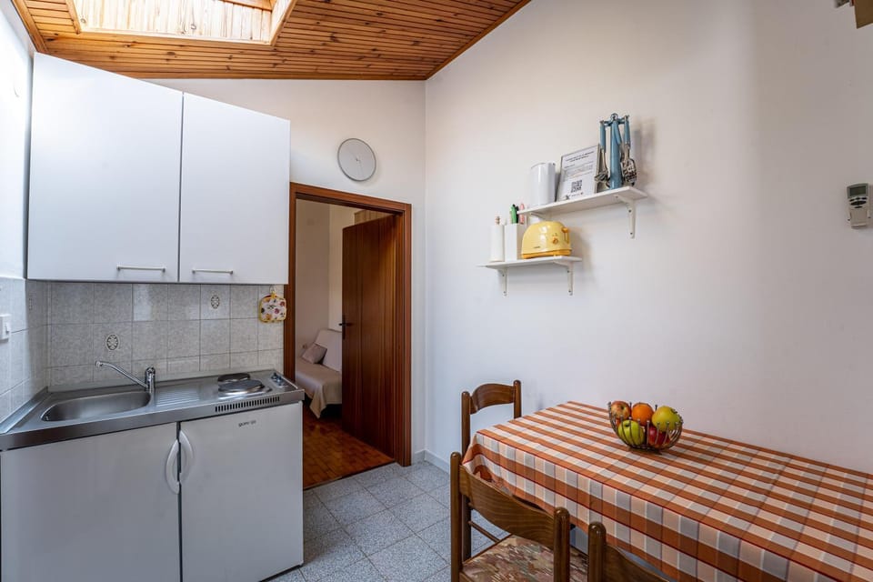 Kitchen or kitchenette, kitchen, kitchen