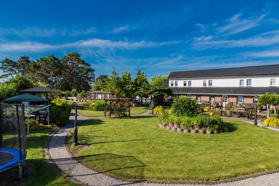 Property building, Patio, Natural landscape, BBQ facilities, BBQ facilities, Garden, Balcony/Terrace, Balcony/Terrace, Garden view