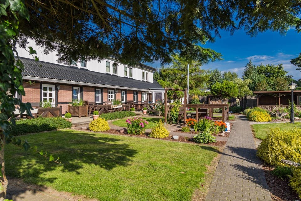 Property building, Patio, Natural landscape, Garden, Garden view