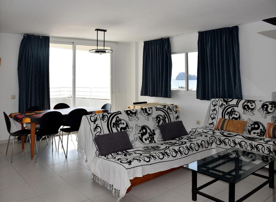 Communal lounge/ TV room, Living room, Dining area