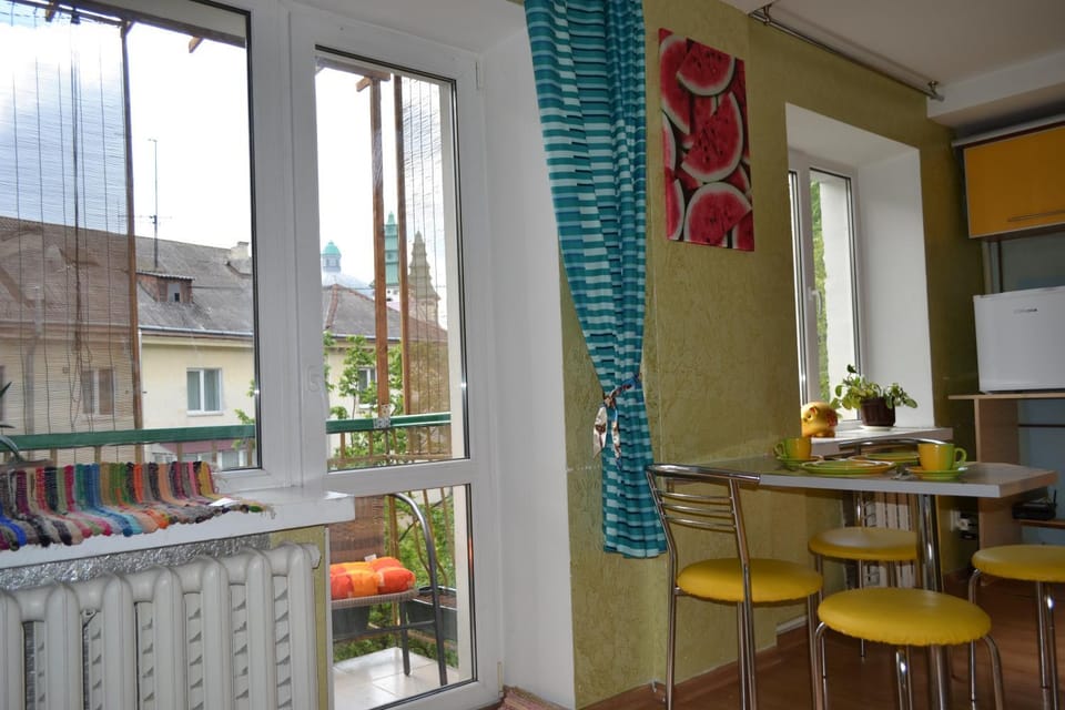 Nearby landmark, Neighbourhood, Dining area