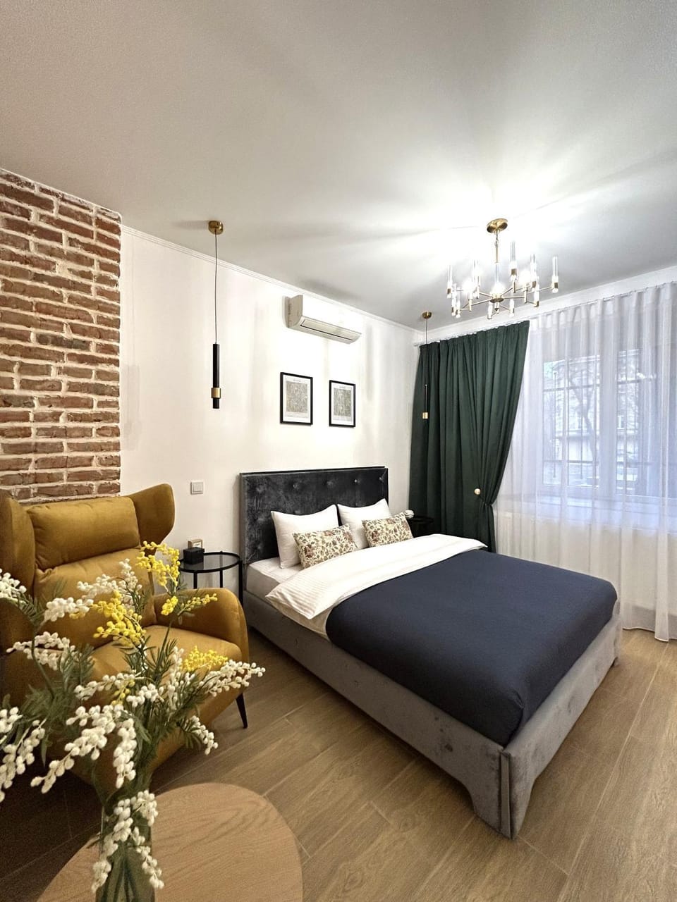 Bed, Photo of the whole room, Bedroom, air conditioner