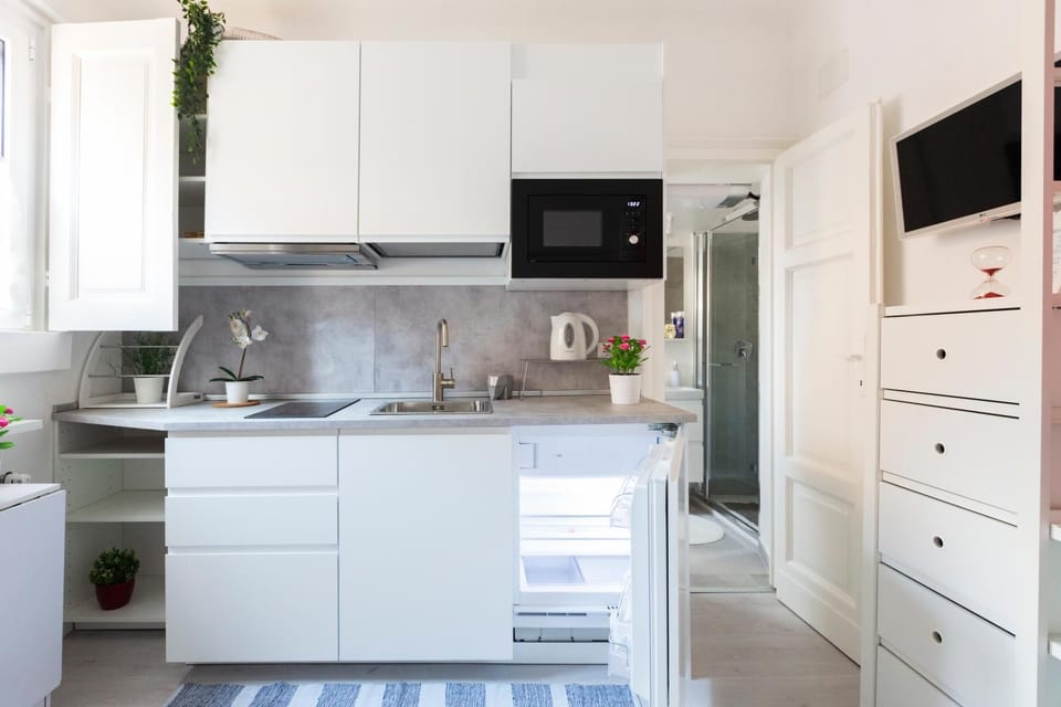 Kitchen or kitchenette
