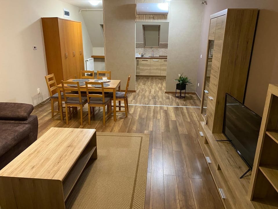 TV and multimedia, Living room, Dining area