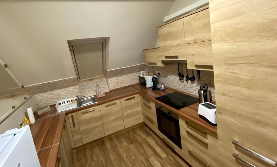 Coffee/tea facilities, Kitchen or kitchenette, microwave, oven, stove, toaster