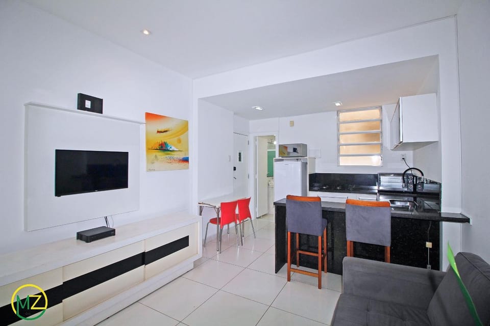 Studio with side view to the sea in Copacabana Apartment in Rio de Janeiro