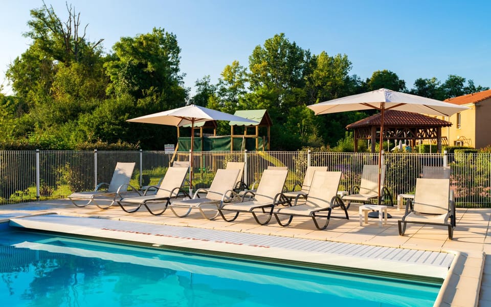 Swimming pool, Swimming pool