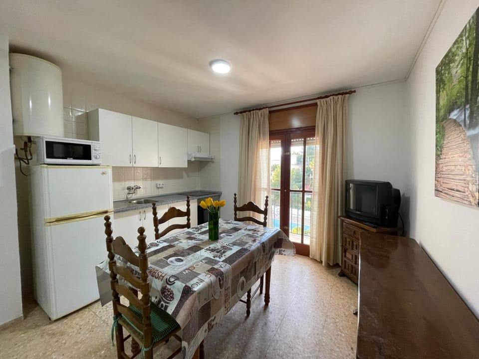 Dining area, Communal kitchen