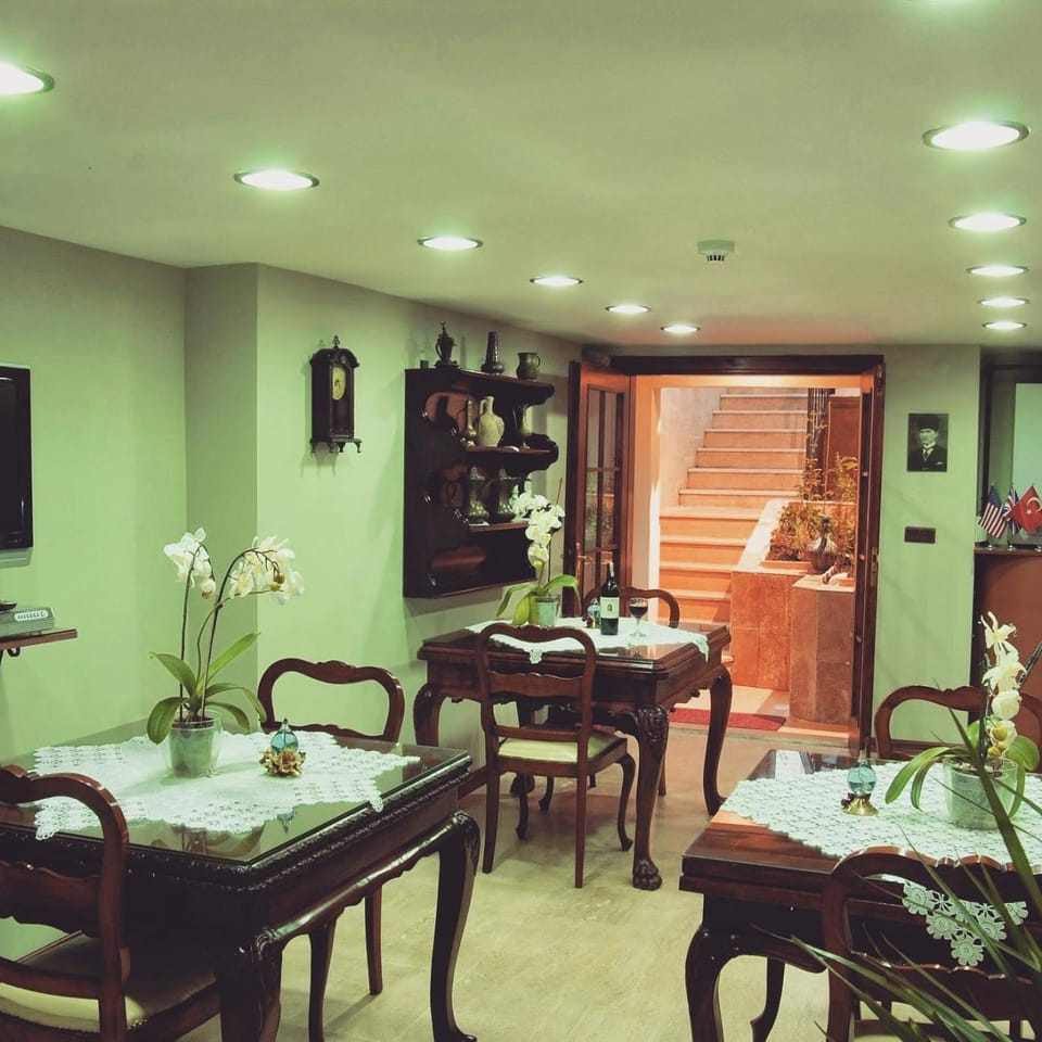 Facade/entrance, Lobby or reception, Dining area