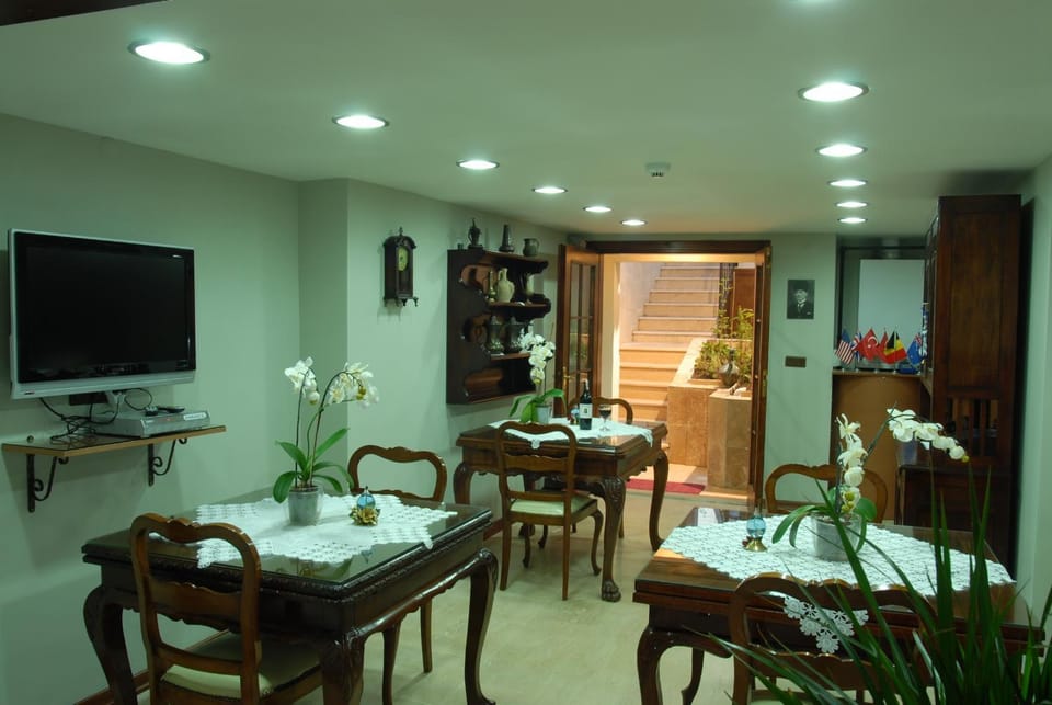 Restaurant/places to eat, Banquet/Function facilities