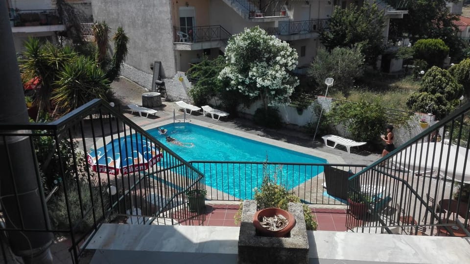 Swimming pool, Swimming pool