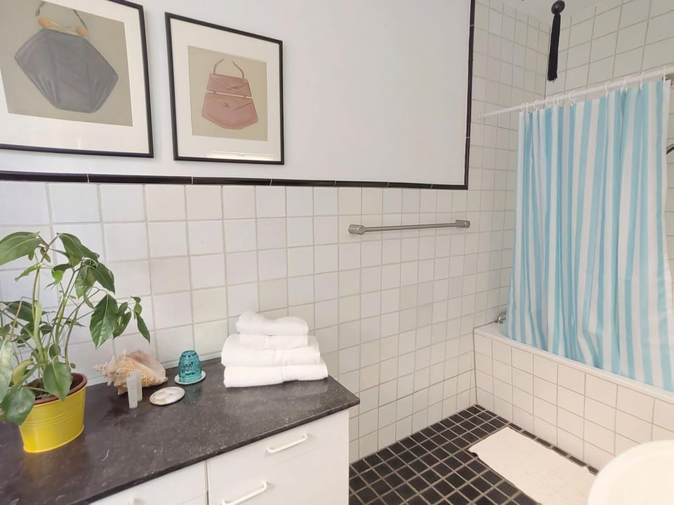 Bathroom, Bath, towels