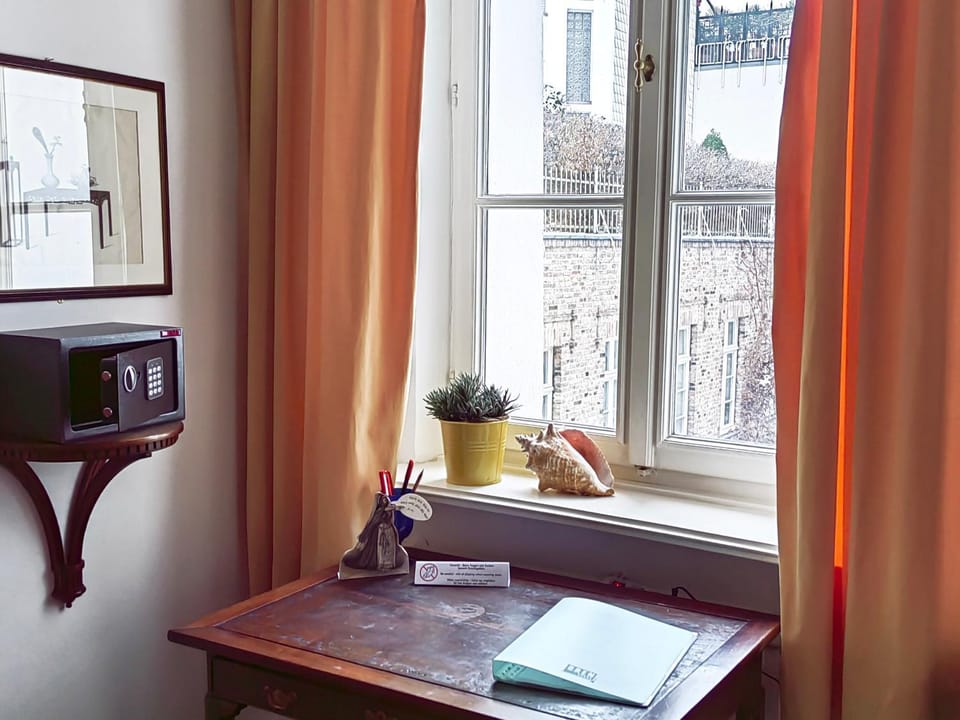 View (from property/room), Photo of the whole room, safe
