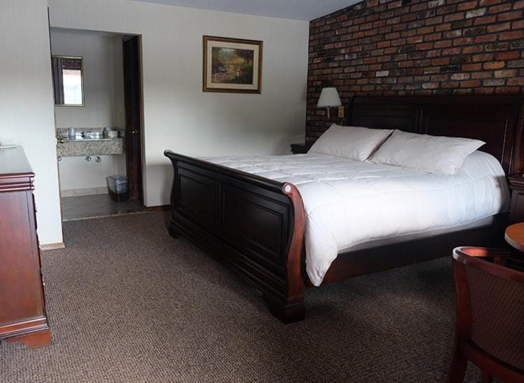 Chalet Inn & Suites Inn in Huntington
