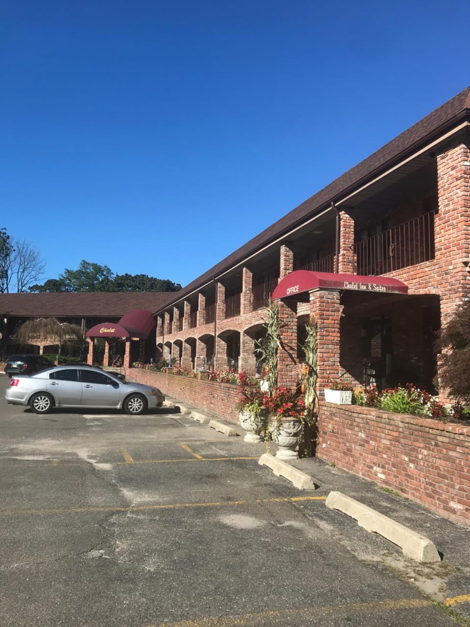 Chalet Inn & Suites Inn in Huntington