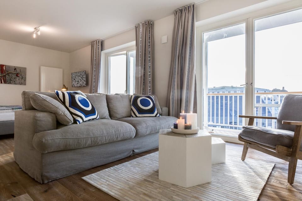 TV and multimedia, Living room, Photo of the whole room, Decorative detail, Seating area, Bedroom