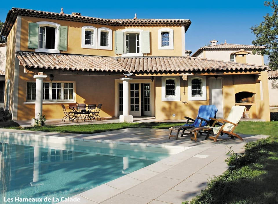 Facade/entrance, Swimming pool