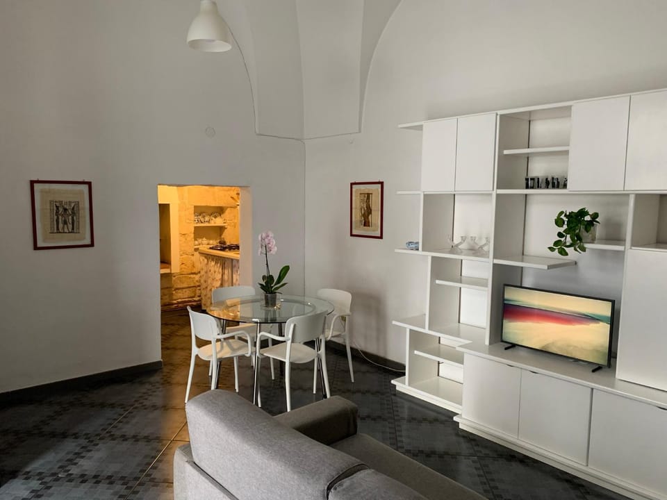 TV and multimedia, Living room, Dining area