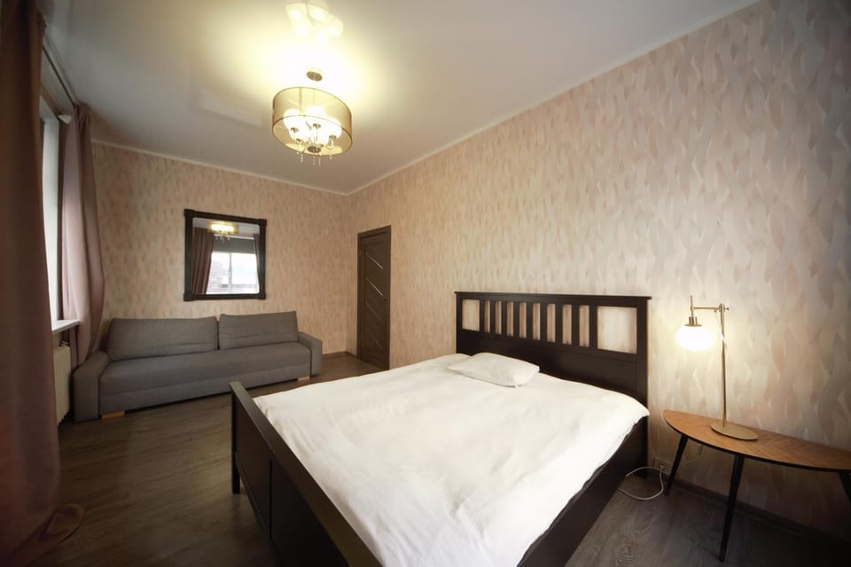 Three bedroom apt - next to St Peters Church Riga Apartment in Riga