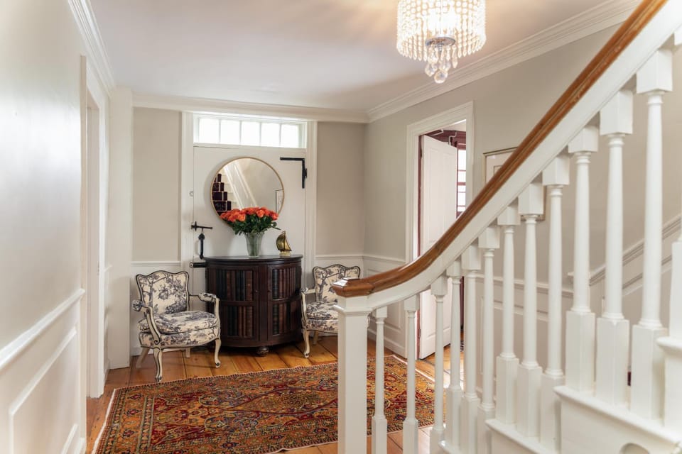 Photo of the whole room, Decorative detail, Internal: Not applicable to any particular room