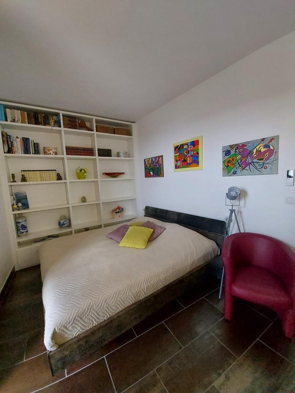 Bed, Area and facilities