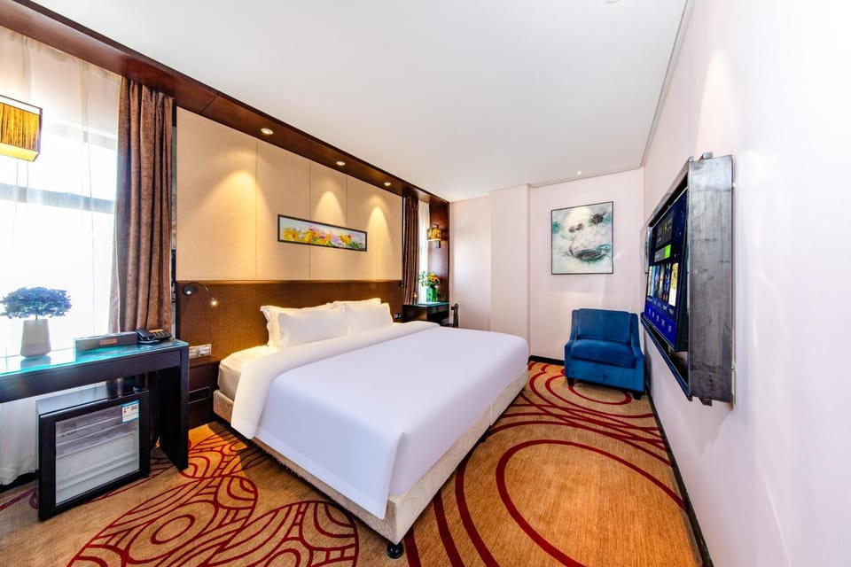 Bed, TV and multimedia, Photo of the whole room, Bedroom