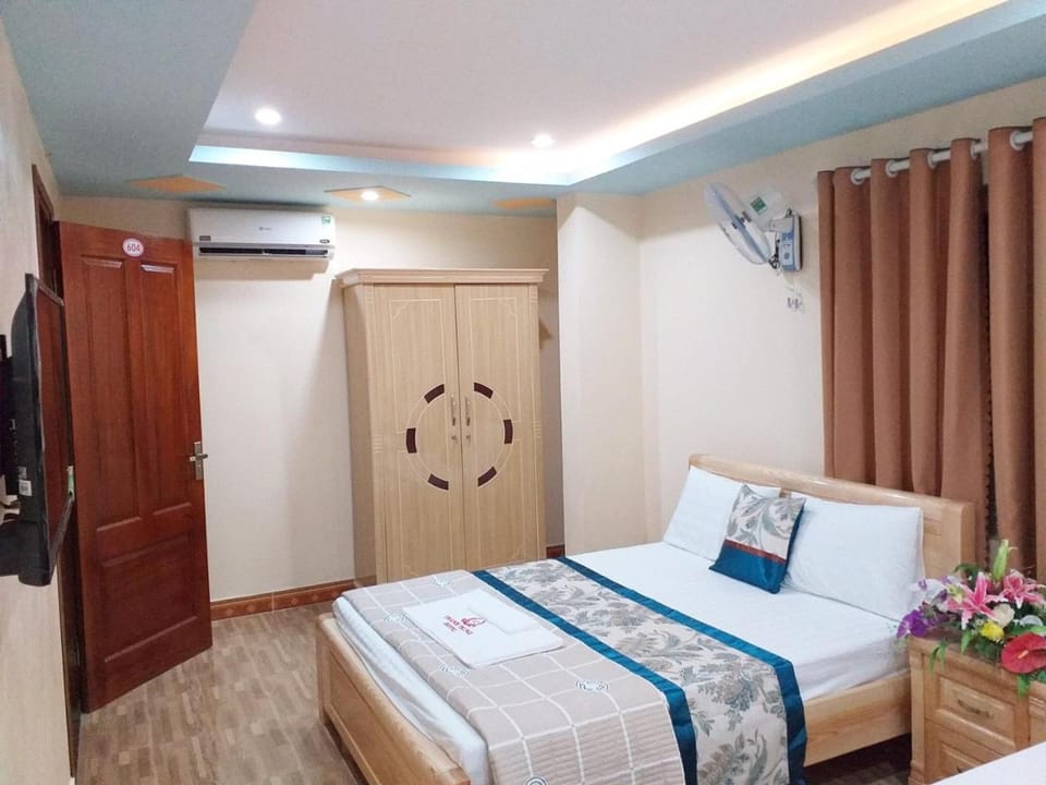 Bed, Photo of the whole room, Bedroom, wardrobe, air conditioner