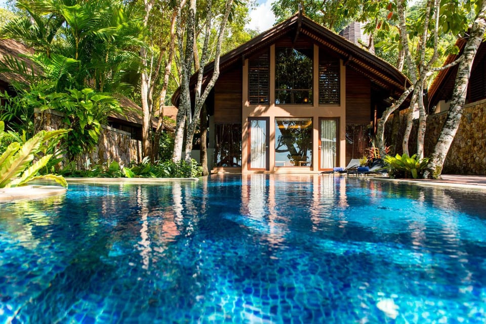 Photo of the whole room, Pool view, Sea view, Swimming pool