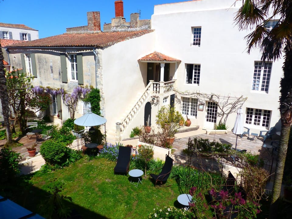 Property building, Patio, Garden