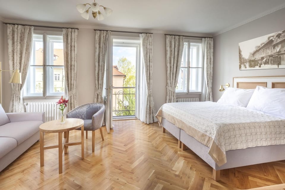 Living room, Bedroom
